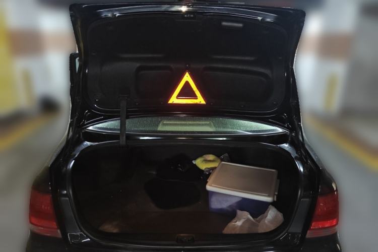 Used Toyota Crown 2006 2.5L Royal Leather Edition Trunk