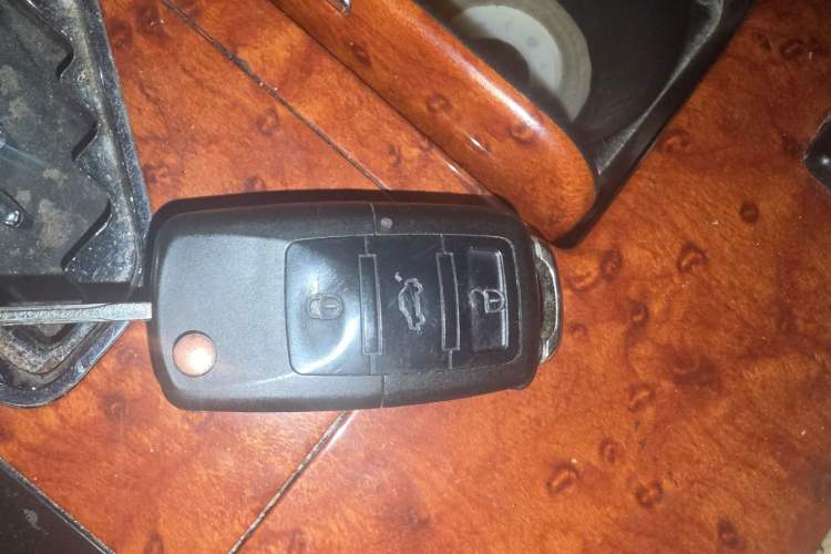 Used Toyota Crown 2006 2.5L Royal Leather Edition Vehicle Key