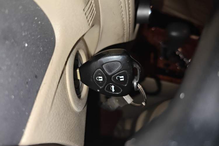 Used Toyota Crown 2006 2.5L Royal Leather Edition Vehicle Key