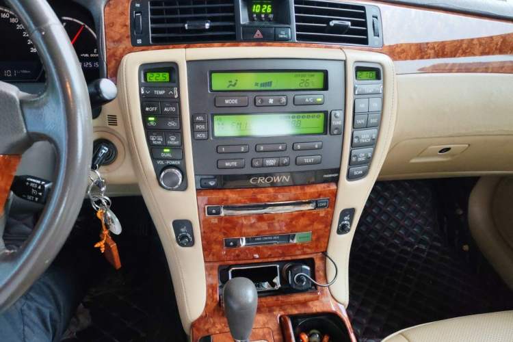 Used Toyota Crown 2007 2.5L Royal Special Edition Audio And AC Panel