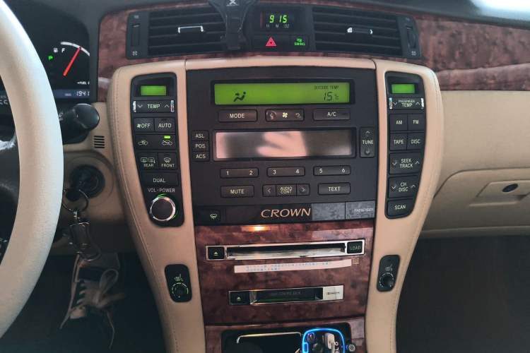 Used Toyota Crown 2007 2.5L Royal Special Edition Audio And AC Panel