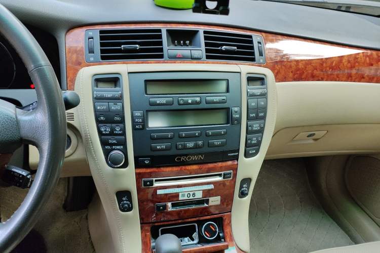 Used Toyota Crown 2007 2.5L Royal Special Edition Audio And AC Panel