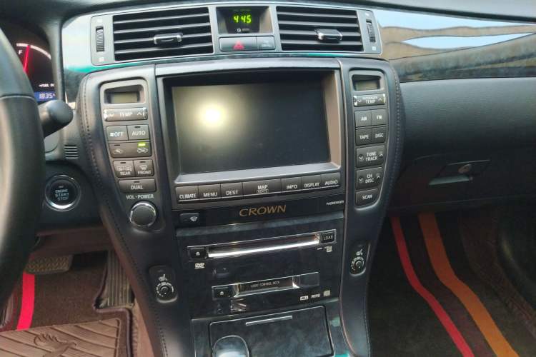 Used Toyota Crown 2007 3.0L Royal Saloon Stylish Navigation Audio And AC Panel