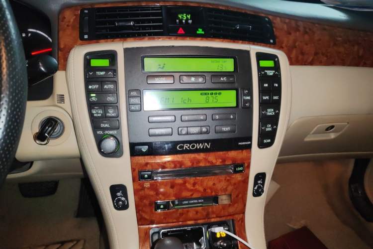 Used Toyota Crown 2007 2.5L Royal Special Edition Audio And AC Panel