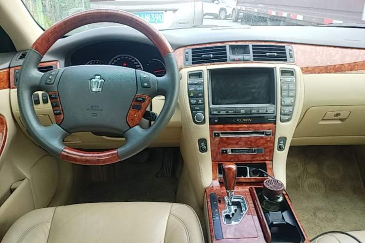 Used Toyota Crown 2007 3.0L Royal Saloon Stylish Navigation Center Console