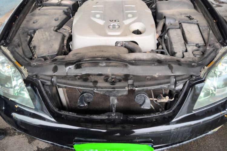 Used Toyota Crown 2007 2.5L Royal Special Edition Engine Bay