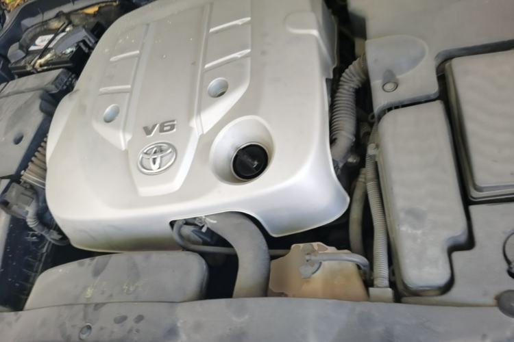 Used Toyota Crown 2007 2.5L Royal Special Edition Engine Bay