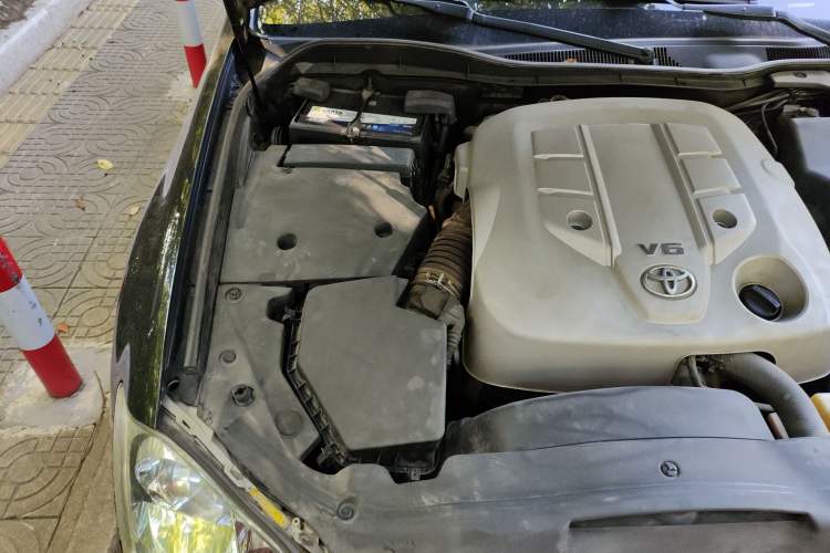 Used Toyota Crown 2007 2.5L Royal Special Edition Engine Bay Right