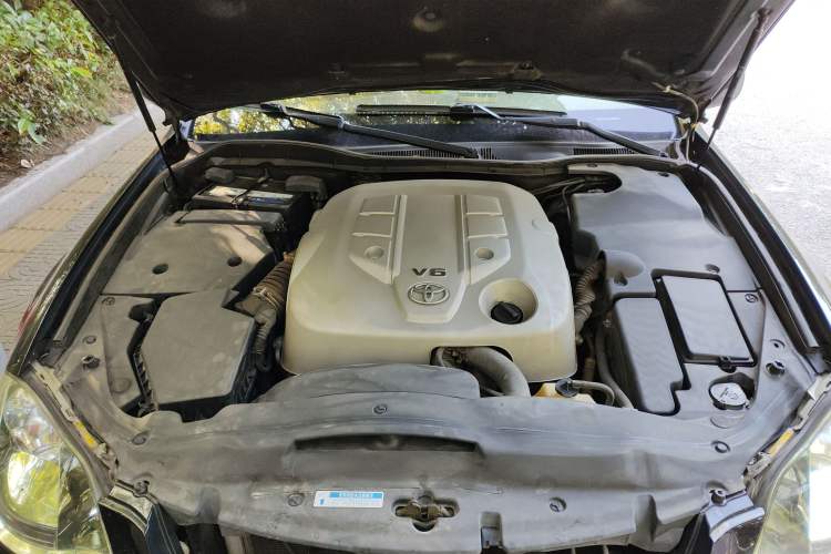 Used Toyota Crown 2007 2.5L Royal Special Edition Engine Bay