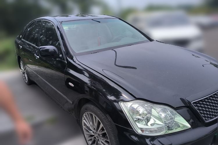 Used Toyota Crown 2007 2.5L Royal Genuine Leather Edition Front Right 45 Deg
