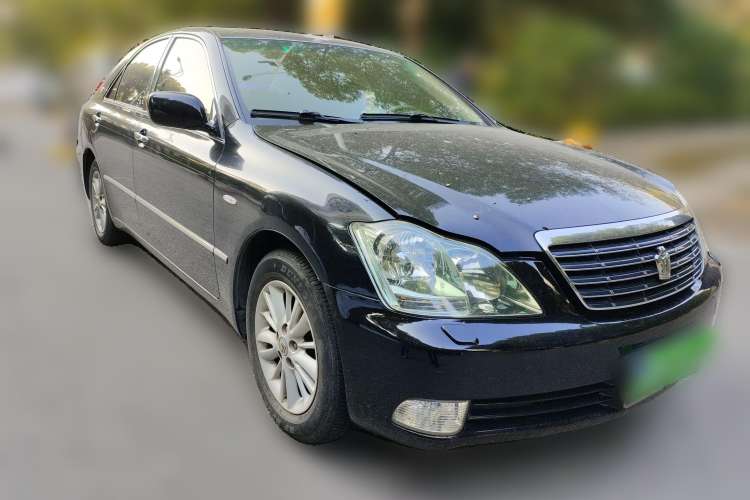 Used Toyota Crown 2007 2.5L Royal Special Edition Front Right 45 Deg