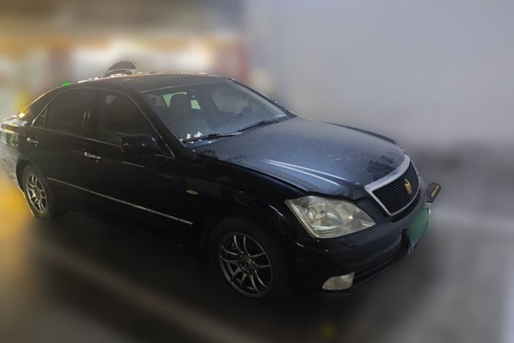 Used Toyota Crown 2007 2.5L Royal Special Edition Front Right 45 Deg