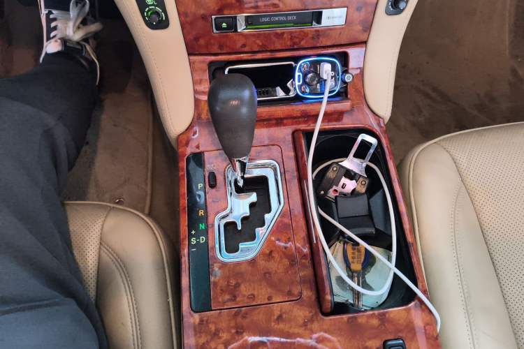 Used Toyota Crown 2007 2.5L Royal Special Edition Gear Lever