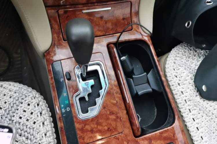 Used Toyota Crown 2007 2.5L Royal Special Edition Gear Lever