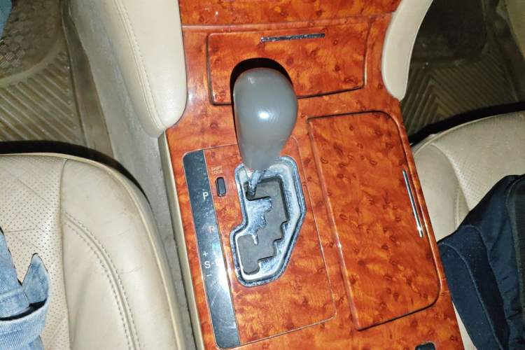 Used Toyota Crown 2007 2.5L Royal Special Edition Gear Lever