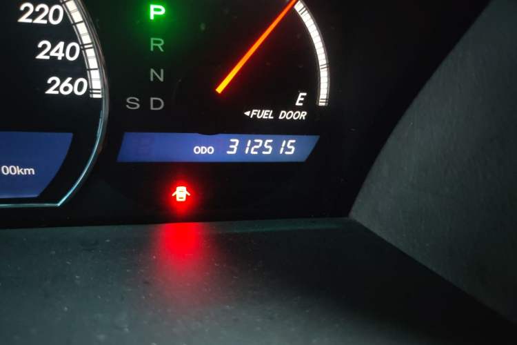 Used Toyota Crown 2007 2.5L Royal Special Edition Odometer Close Up