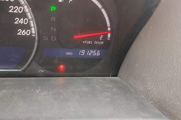 Used Toyota Crown 2007 3.0L Royal Saloon Stylish Navigation Odometer Close Up