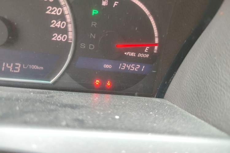 Used Toyota Crown 2007 2.5L Royal Special Edition Odometer Close Up