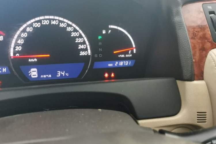 Used Toyota Crown 2007 2.5L Royal Special Edition Odometer Close Up