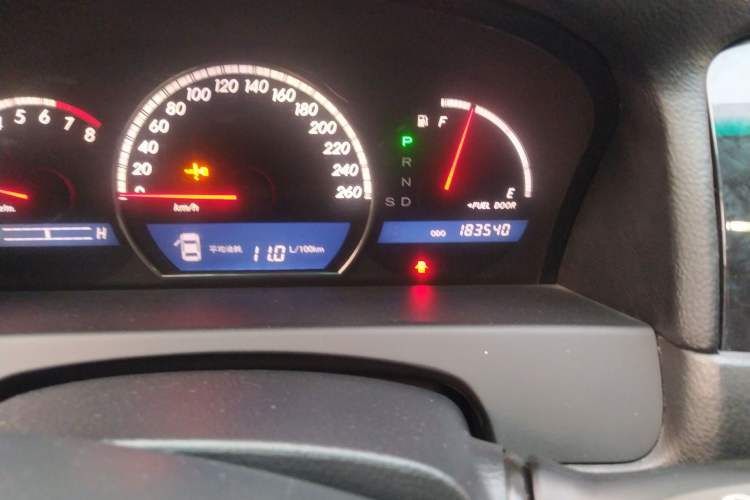 Used Toyota Crown 2007 3.0L Royal Saloon Stylish Navigation Odometer Close Up
