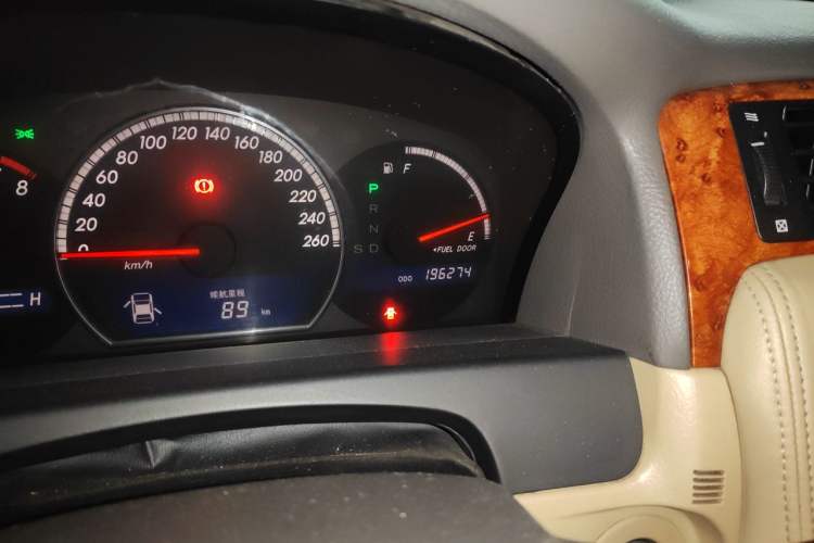Used Toyota Crown 2007 2.5L Royal Special Edition Odometer Close Up