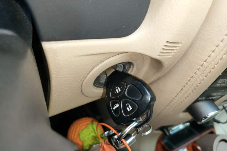 Used Toyota Crown 2007 2.5L Royal Special Edition Vehicle Key