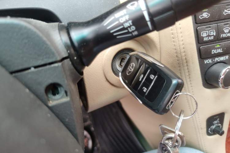 Used Toyota Crown 2007 2.5L Royal Special Edition Vehicle Key