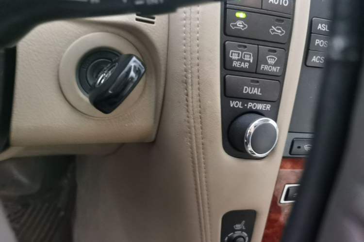 Used Toyota Crown 2007 2.5L Royal Special Edition Vehicle Key
