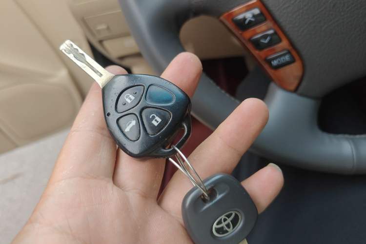 Used Toyota Crown 2007 2.5L Royal Navigation Edition Vehicle Key