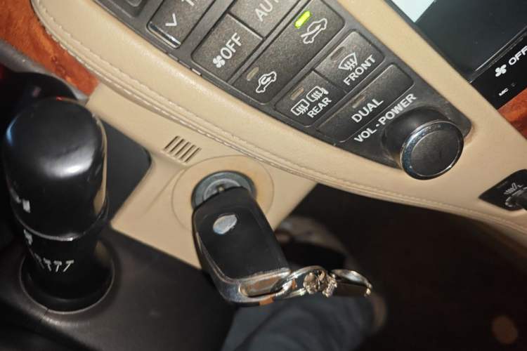 Used Toyota Crown 2007 2.5L Royal Special Edition Vehicle Key