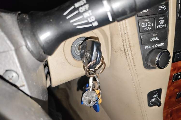 Used Toyota Crown 2007 2.5L Royal Special Edition Vehicle Key