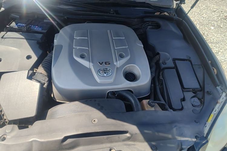 Used Toyota Crown 2007 2.5L Royal Special Edition Engine Bay