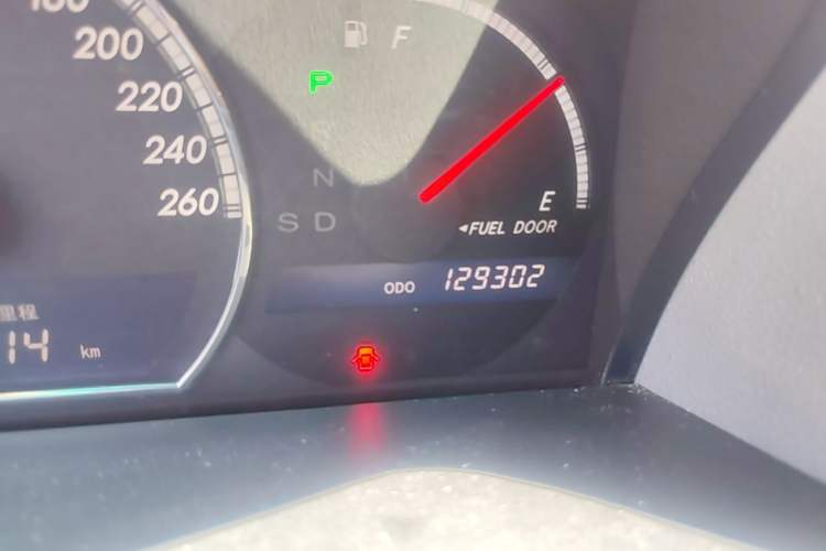 Used Toyota Crown 2007 2.5L Royal Special Edition Odometer Close Up