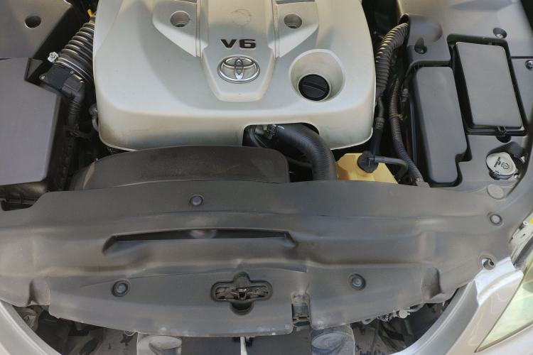 Used Toyota Crown 2007 2.5L Royal Special Edition Engine Bay