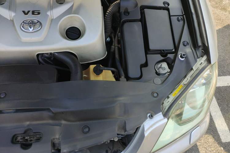 Used Toyota Crown 2007 2.5L Royal Special Edition Engine Bay Left
