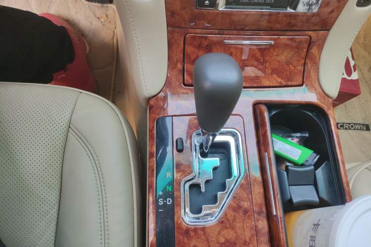 Used Toyota Crown 2007 2.5L Royal Special Edition Gear Lever