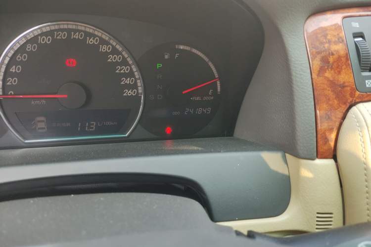 Used Toyota Crown 2007 2.5L Royal Special Edition Odometer Close Up