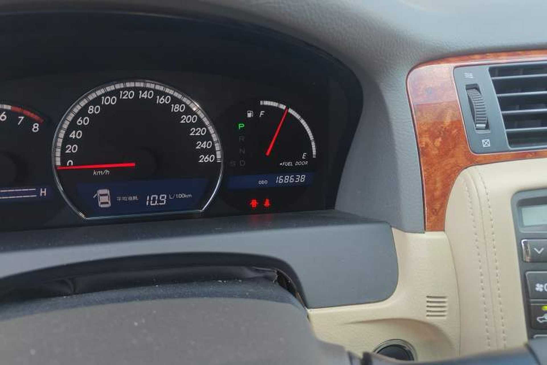 Used Toyota Crown 2007 3.0L Royal Saloon Navigation Odometer Close Up