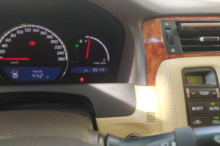 Used Toyota Crown 2007 3.0L Royal Saloon Navigation Odometer Close Up