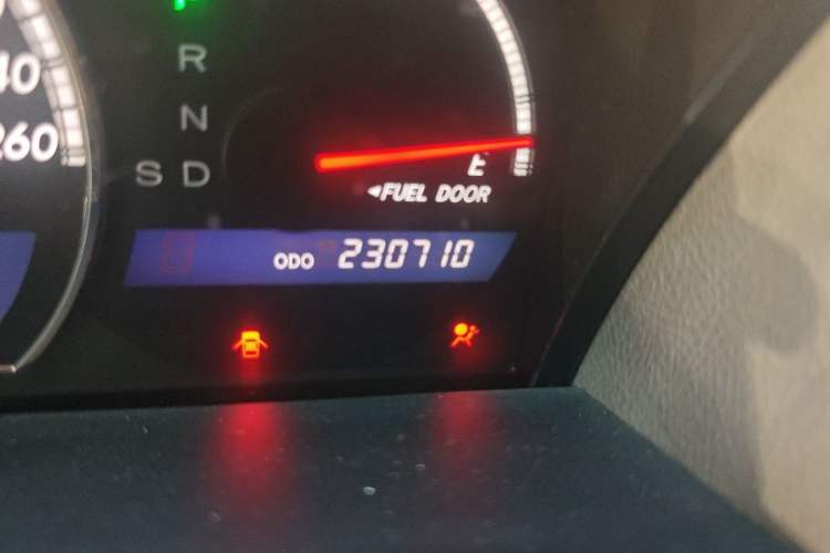 Used Toyota Crown 2007 2.5L Royal Special Edition Odometer Close Up