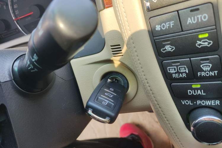 Used Toyota Crown 2007 2.5L Royal Special Edition Vehicle Key