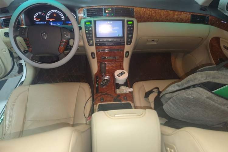Used Toyota Crown 2007 2.5L Royal Navigation Edition Center Console