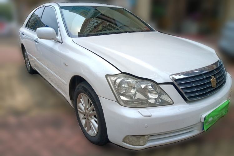 Used Toyota Crown 2007 2.5L Royal Special Edition Front Right 45 Deg