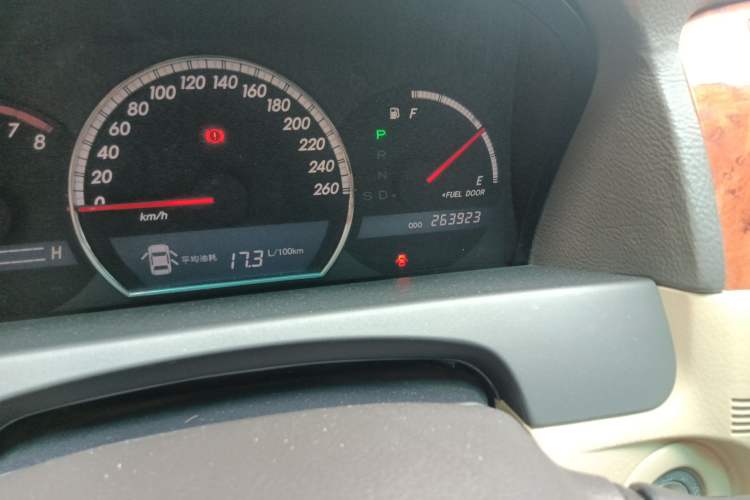 Used Toyota Crown 2007 2.5L Royal Special Edition Odometer Close Up