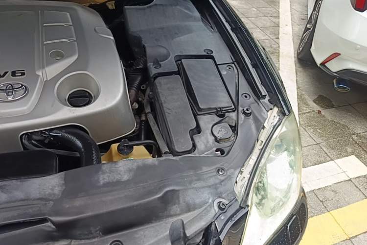 Used Toyota Crown 2008 2.5L 5th Anniversary Edition Engine Bay Left