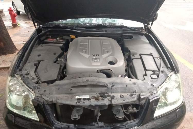 Used Toyota Crown  Engine Bay