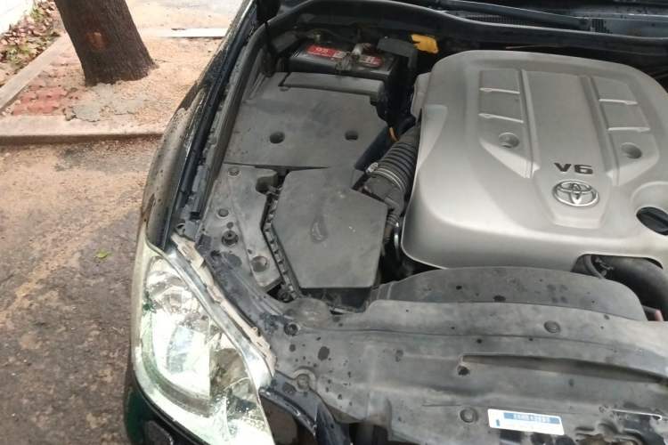 Used Toyota Crown  Engine Bay Right