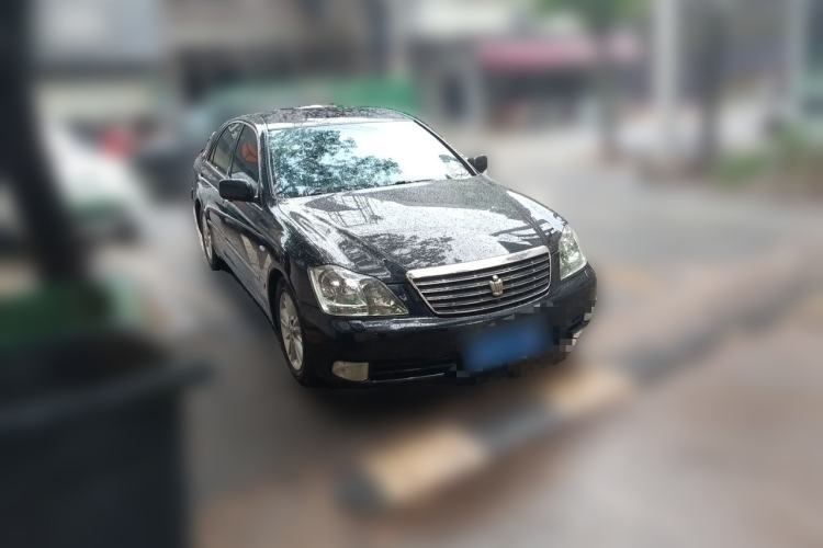 Used Toyota Crown  Front Right 45 Deg