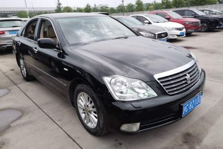 Used Toyota Crown 2009 2.5L Royal Special Reinforced Edition Front Right 45 Deg