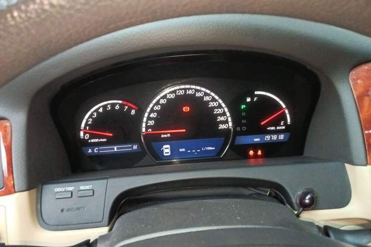 Used Toyota Crown  Instrument Cluster